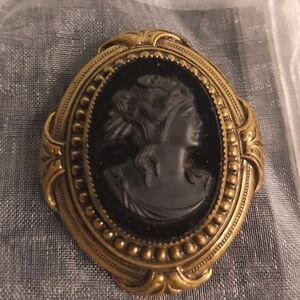 Vintage Cameo Black/GoldToned  Brooch Pin